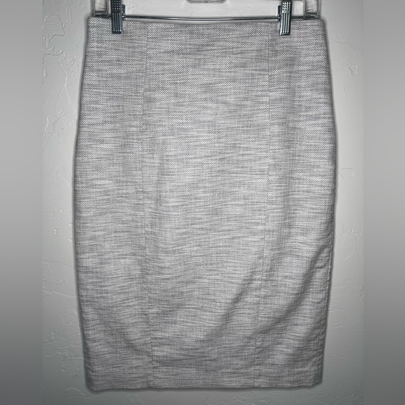 Banana Republic Dresses & Skirts - Banana Republic Pale Gray Herringbone Pencil Straight Skirt Women’s Size 10